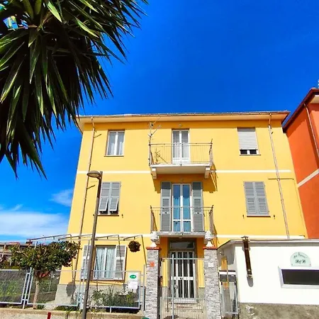 Les Chiavari